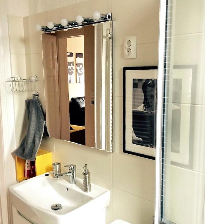 Hello Downtown Apartment - Broadway Budapest Room photo